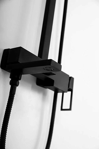 Душевая система BelBagno LUCELUC-VSCM-NERO черный матовый Душевая система BelBagno LUCELUC-VSCM-NERO черный матовый