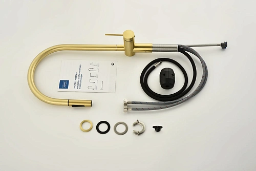 Смеситель для кухни AQUAme Cucina AQM9901BG с выдвижным изливом, золото шлифованное Смеситель для кухни AQUAme Cucina AQM9901BG с выдвижным изливом, золото шлифованное