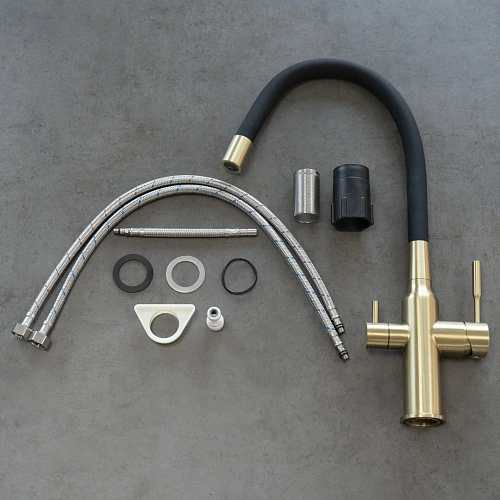 Смеситель для кухни Lemark Expert LM5083LGN-Black c гибким изливом, с подключением к фильтру, светлое золото нано/черный Смеситель для кухни Lemark Expert LM5083LGN-Black c гибким изливом, с подключением к фильтру, светлое золото нано/черный