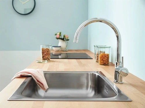 Смеситель для кухни GROHE BauClassic с высоким C-образным изливом, хром (31234001) Смеситель для кухни GROHE BauClassic с высоким C-образным изливом, хром (31234001)