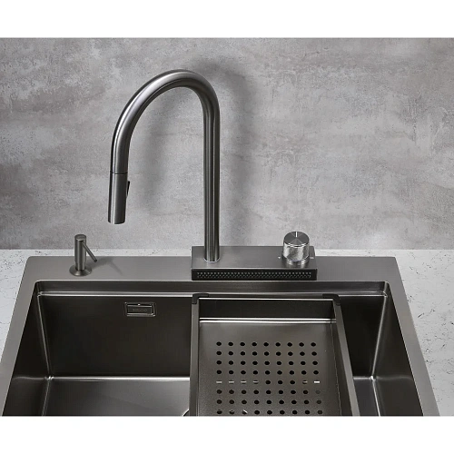 Смеситель для кухни Milacio Ultra (MCU.556.GM) с вытяжной лейкой, сталь воронёная Смеситель для кухни Milacio Ultra (MCU.556.GM) с вытяжной лейкой, сталь воронёная